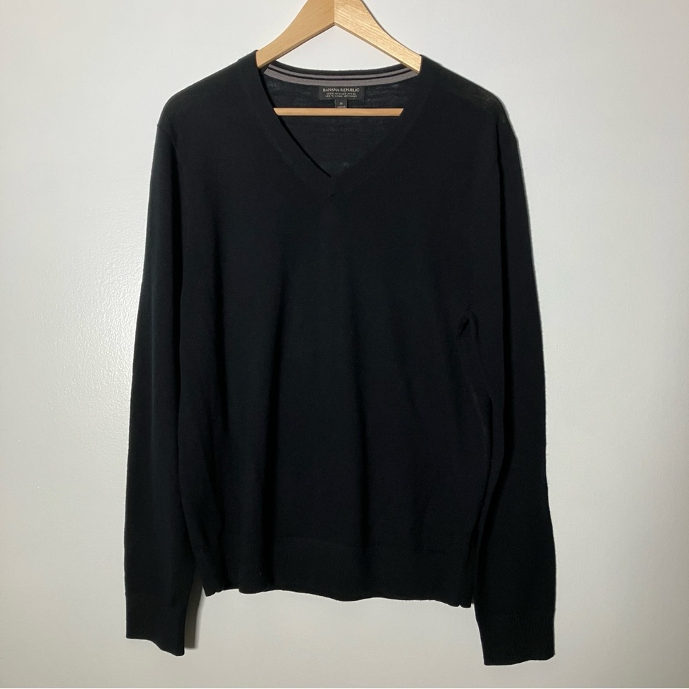 Banana Republic Sweater Merino Wool v-neck men’s medium